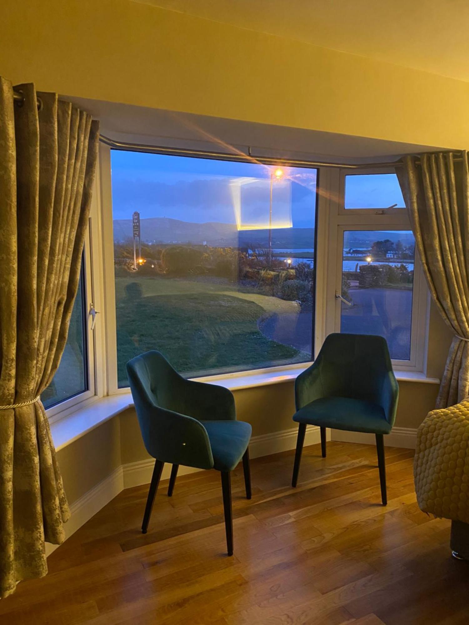 Tower View Hotel Дингъл Екстериор снимка