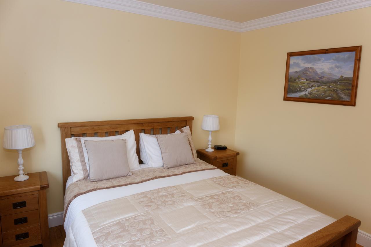 Tower View Hotel Дингъл Екстериор снимка