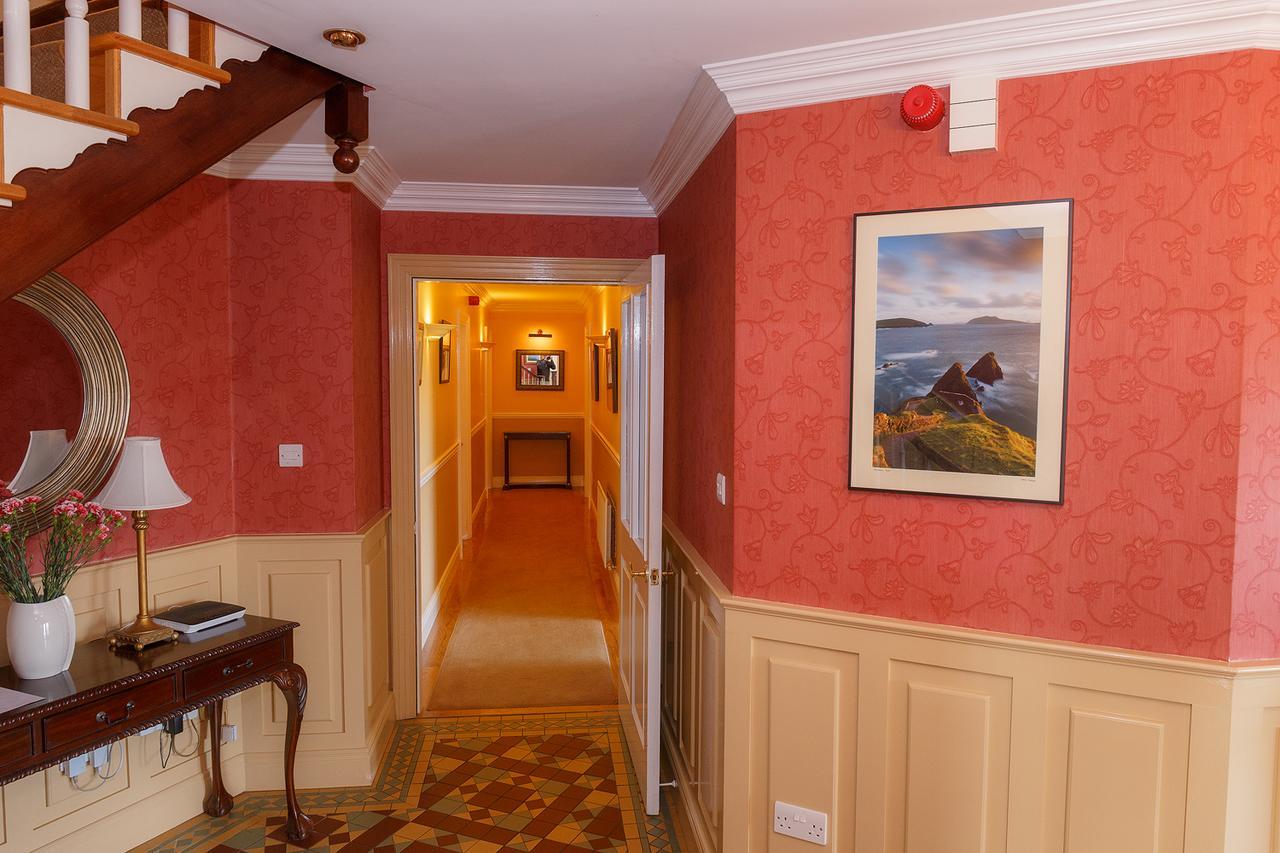 Tower View Hotel Дингъл Екстериор снимка
